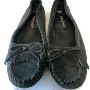 Minnetonka Women's Kilty Gray Suede Leather Hard Sole Moccasins Sz 7.5